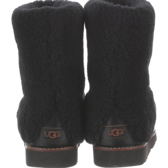 UGG CLASSIC II Sherpa w/leather Short Boots - Picture 6 of 13